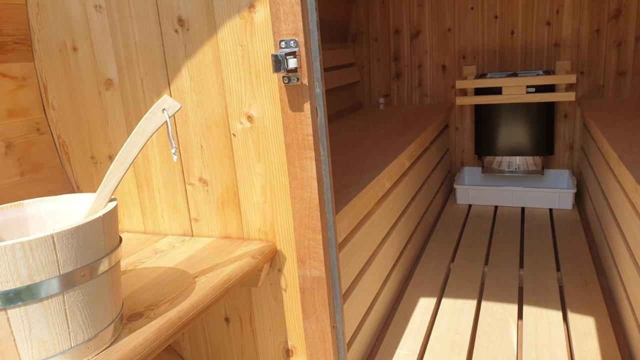 Chalet Buutengeweun, Met Luxe Jacuzzi En Tonsauna Sint Annaland Exteriör bild