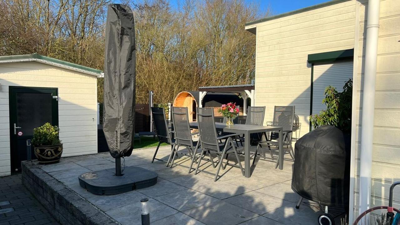 Chalet Buutengeweun, Met Luxe Jacuzzi En Tonsauna Sint Annaland Exteriör bild