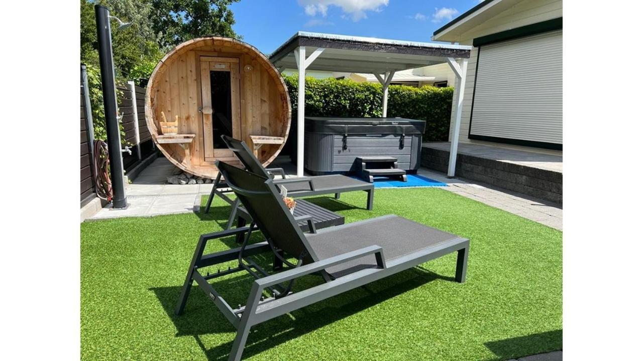 Chalet Buutengeweun, Met Luxe Jacuzzi En Tonsauna Sint Annaland Exteriör bild